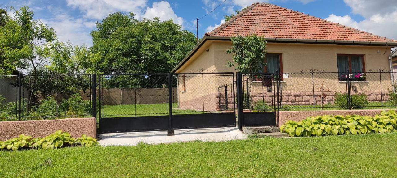 Andrea Vendeghaz Villa Egerszolat Kültér fotó
